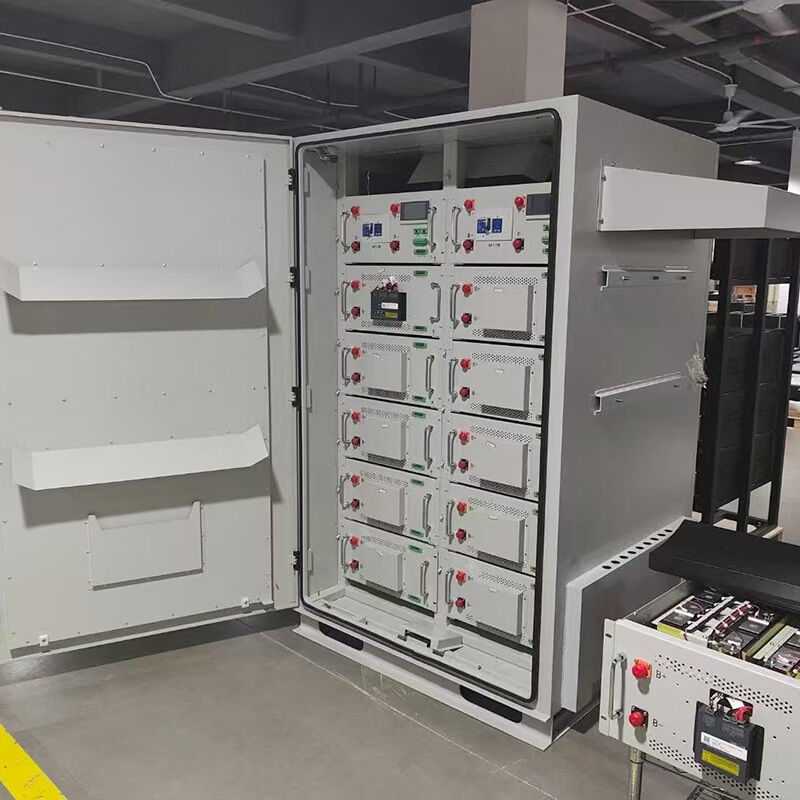 आउटडोर बैटरी कैबिनेट 16kWh रेटेड इलेक्ट्रिक एनर्जी के साथ IP54 सुरक्षा और ऊर्जा भंडारण के लिए मॉड्यूलर स्केलेबिलिटी