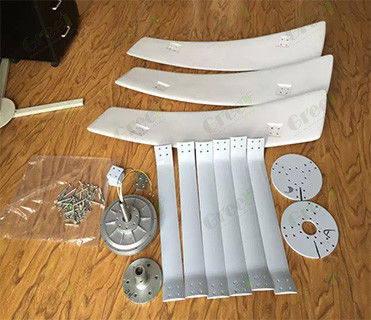 जीवी वर्टिकल एक्सिस विंड टरबाइन सभी मौसम की स्थिति के लिए उपयुक्त है कट-इन विंड स्पीड 3 मीटर/सेकंड वैकल्पिक वोल्टेज 24-380Vac